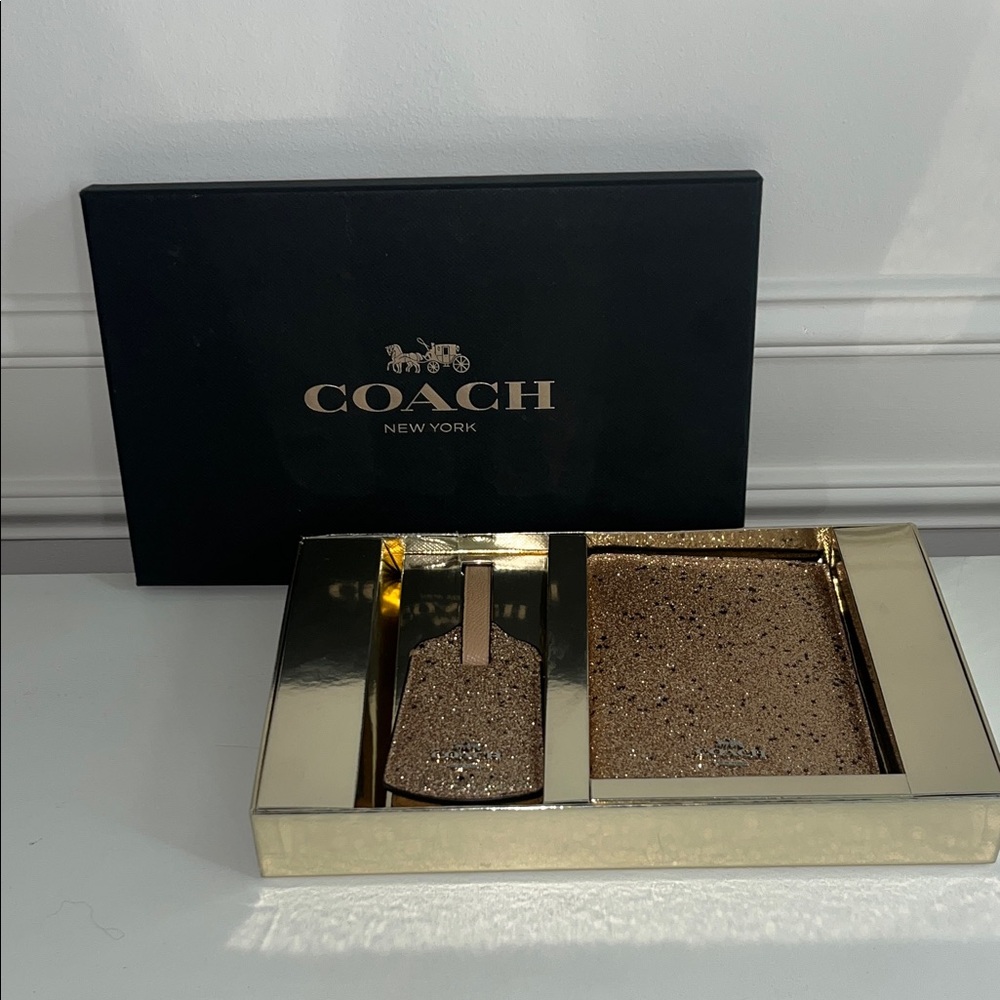 Coach NWT Gold Glitter Passport Holder and Luggage Tag